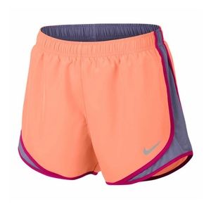 New with tags Women’s Nike shorts.